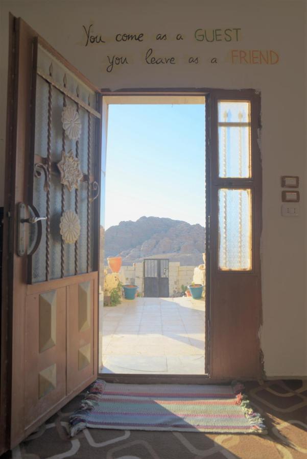 Happy Bedouin House Petra Bed & Breakfast Al Hayy Ngoại thất bức ảnh