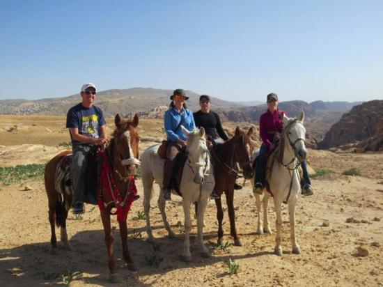 Happy Bedouin House Petra Bed & Breakfast Al Hayy Ngoại thất bức ảnh