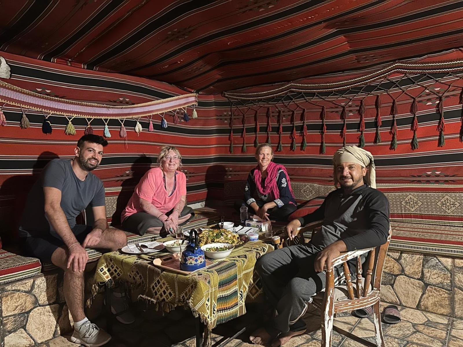 Happy Bedouin House Petra Bed & Breakfast Al Hayy Ngoại thất bức ảnh